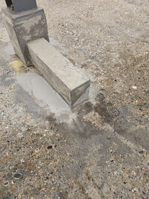 Gerepareerde betonsokkel