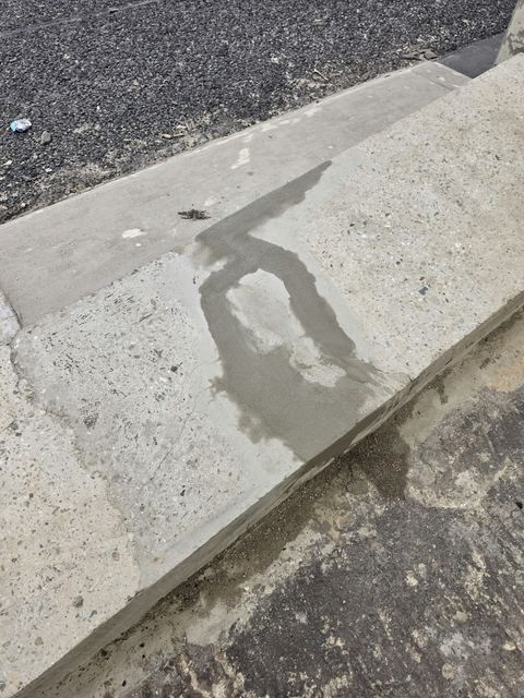 Afgebrokkelde betonrand opnieuw opgebouwd